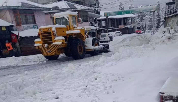 हिमाचल में बारिश-बर्फबारी का दौर जारी, जनजीवन  प्रभावित