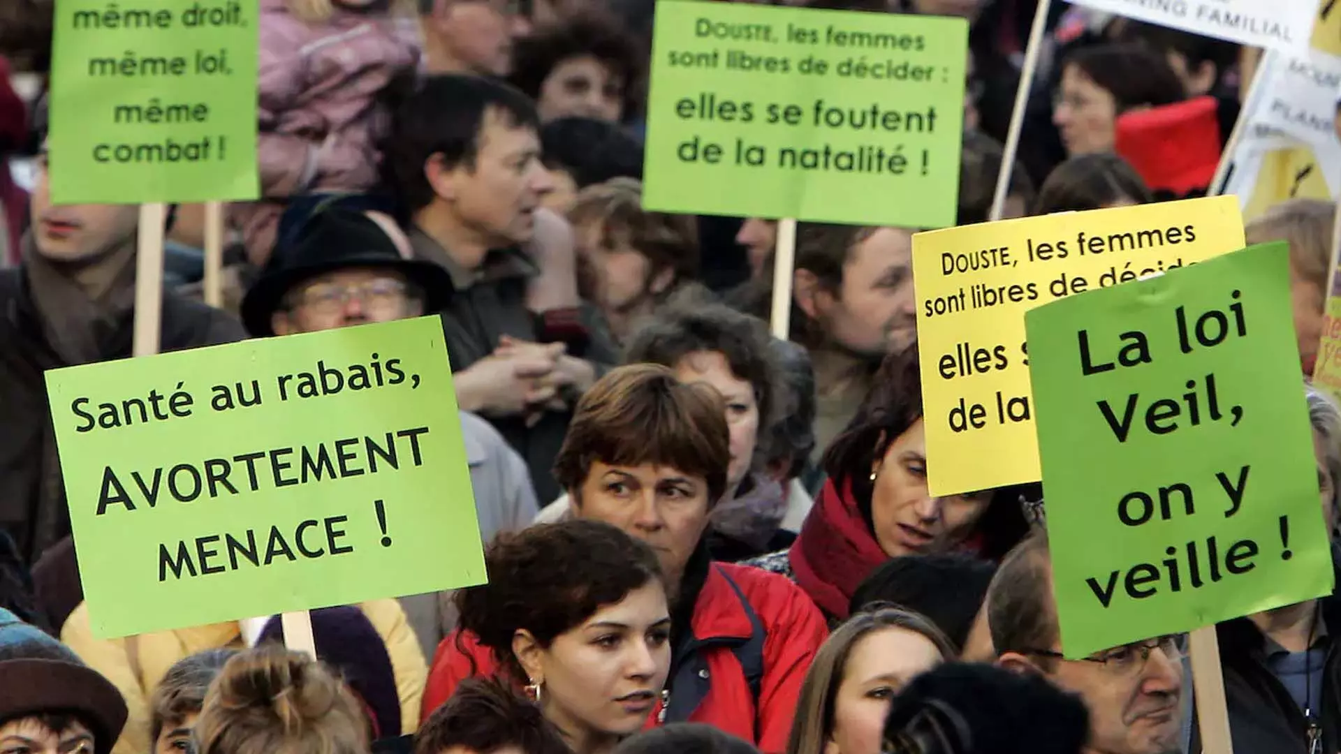 फ्रांस गर्भपात को संवैधानिक अधिकार बनाने के लिए तैयार
