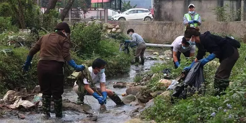 डब्ल्यूडब्ल्यूडी को चिह्नित करने के लिए गैर सरकारी संगठनों ने यागामसो की सफाई की