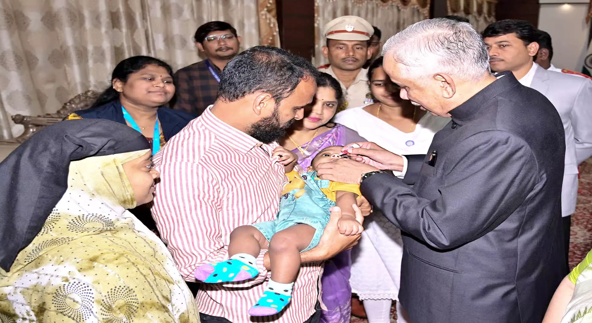 आंध्र प्रदेश के राज्यपाल ने पल्स पोलियो वैक्स अभियान शुरू किया