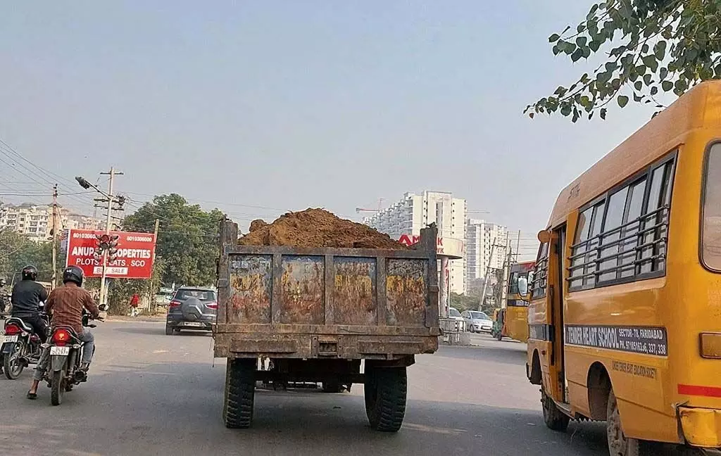 फ़रीदाबाद शहर में ट्रैक्टर-ट्रॉलियों की आवाजाही को नियंत्रित करने की आवश्यकता