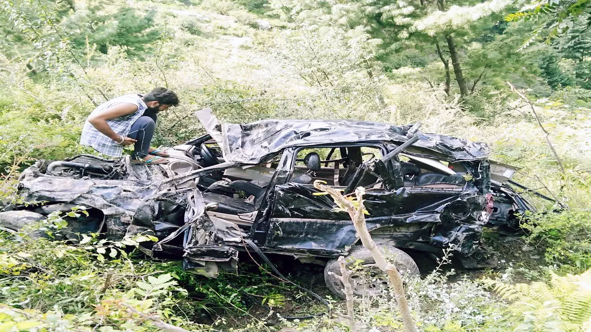 Jammu Kashmir : रामबन में वाहन खाई में गिरने से 4 की मौत, 2 घायल