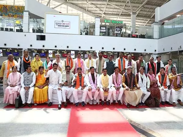 CM मोहन यादव राज्य के कैबिनेट मंत्रियों के साथ अयोध्या राम मंदिर के लिए रवाना