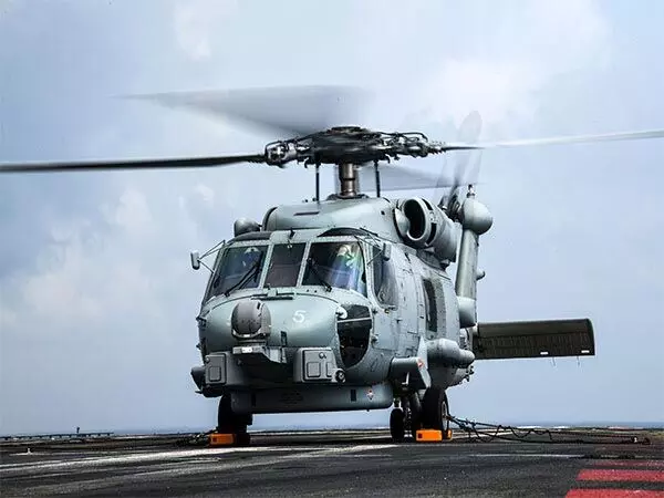 आईएनएस गरुड़ में एमएच 60आर सीहॉक बहुउद्देश्यीय हेलीकॉप्टर को शामिल करेगी भारतीय नौसेना