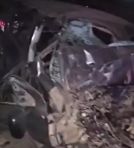 कंटेनर से टकराई कार, पांच सदस्यों की मौत