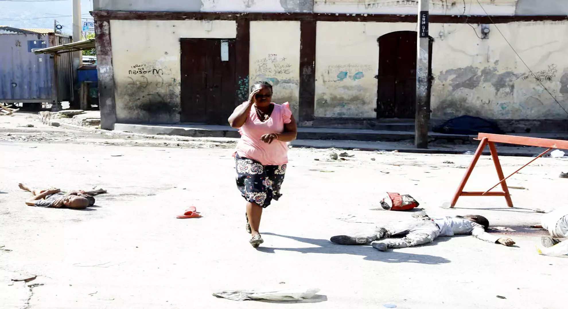 हैती की मुख्य जेल पर सशस्त्र गिरोहों के हमले के बाद सैकड़ों कैदी शव छोड़कर भाग गए