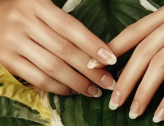 If your nails are getting weak and brittle include 7 vitamins in diet to  look shiny and strong biotin zinc iron - नाखून हो रहे हैं कमजोर और खराब?  डाइट में शमिल