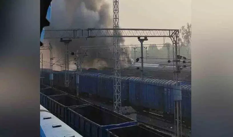 काजीपेट रेलवे स्टेशन पर भीषण आग लग गई