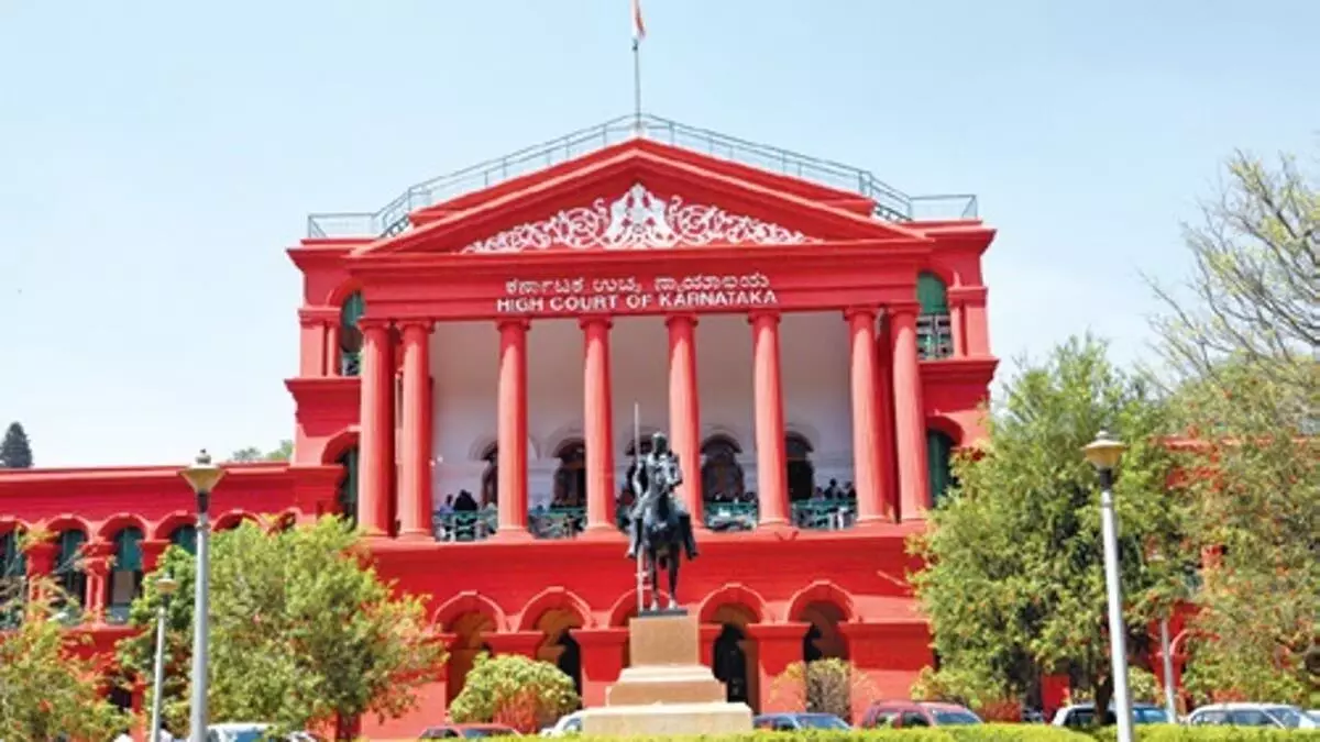 कर्नाटक उच्च न्यायालय ने भत्ते से बचने के लिए पति के फर्जी वेतन कटौती को खारिज
