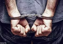 राजेन्द्र बस स्टैंड के पास चोरी की तीन बाइक व पार्ट्स के साथ पांच युवक गिरफ्तार