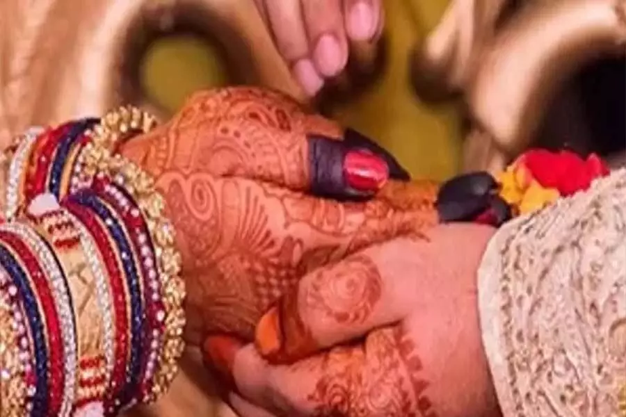 दूल्हे द्वारा कार की मांग करने और पुलिस के हस्तक्षेप के बाद शादी रद्द