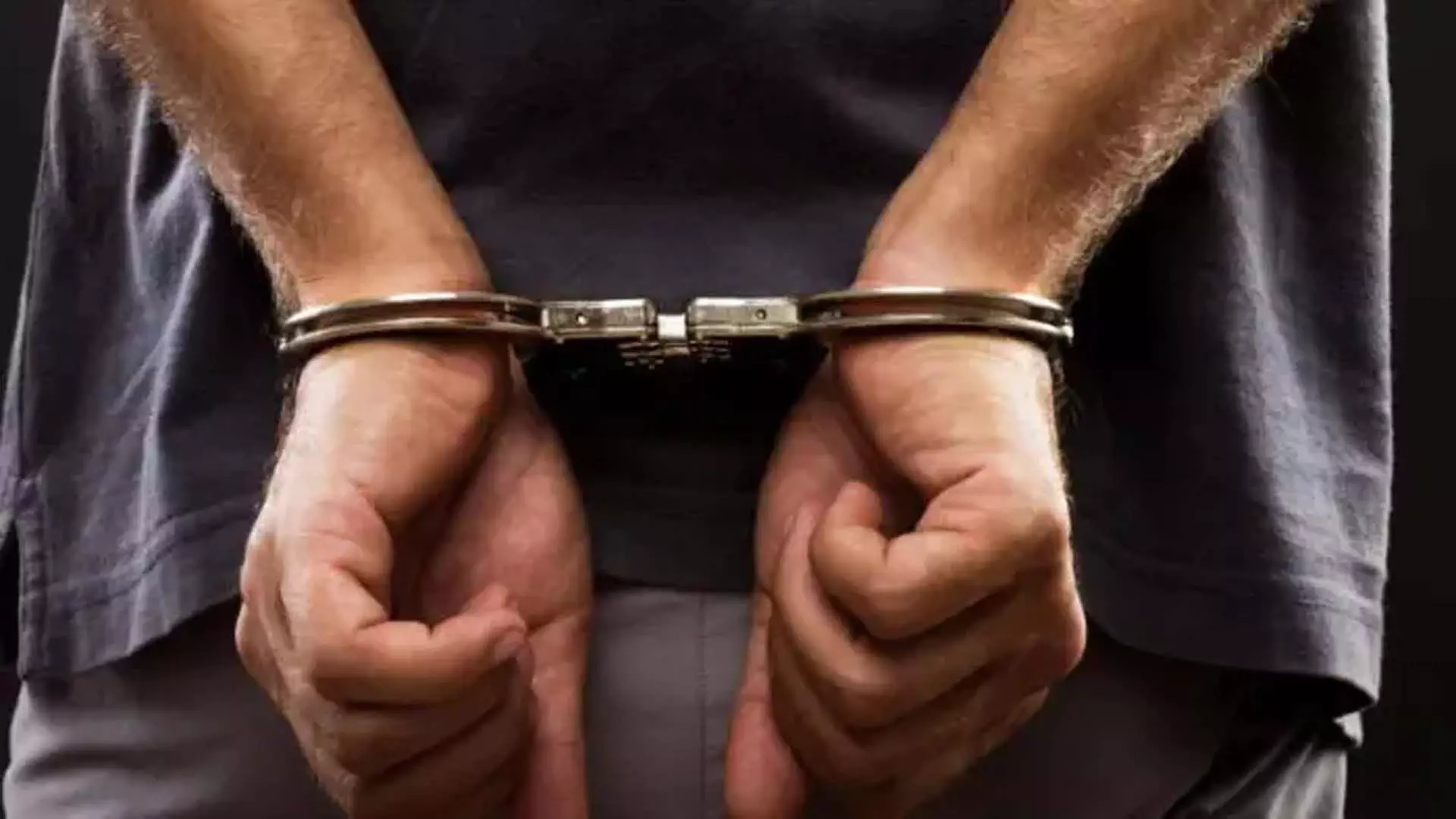 पुलिस ने 3 जिलों में 4 ड्रग तस्करों को गिरफ्तार किया