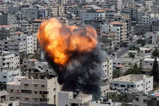 दक्षिणी गाजा में इजरायली हमले में 17 लोग मारे गए