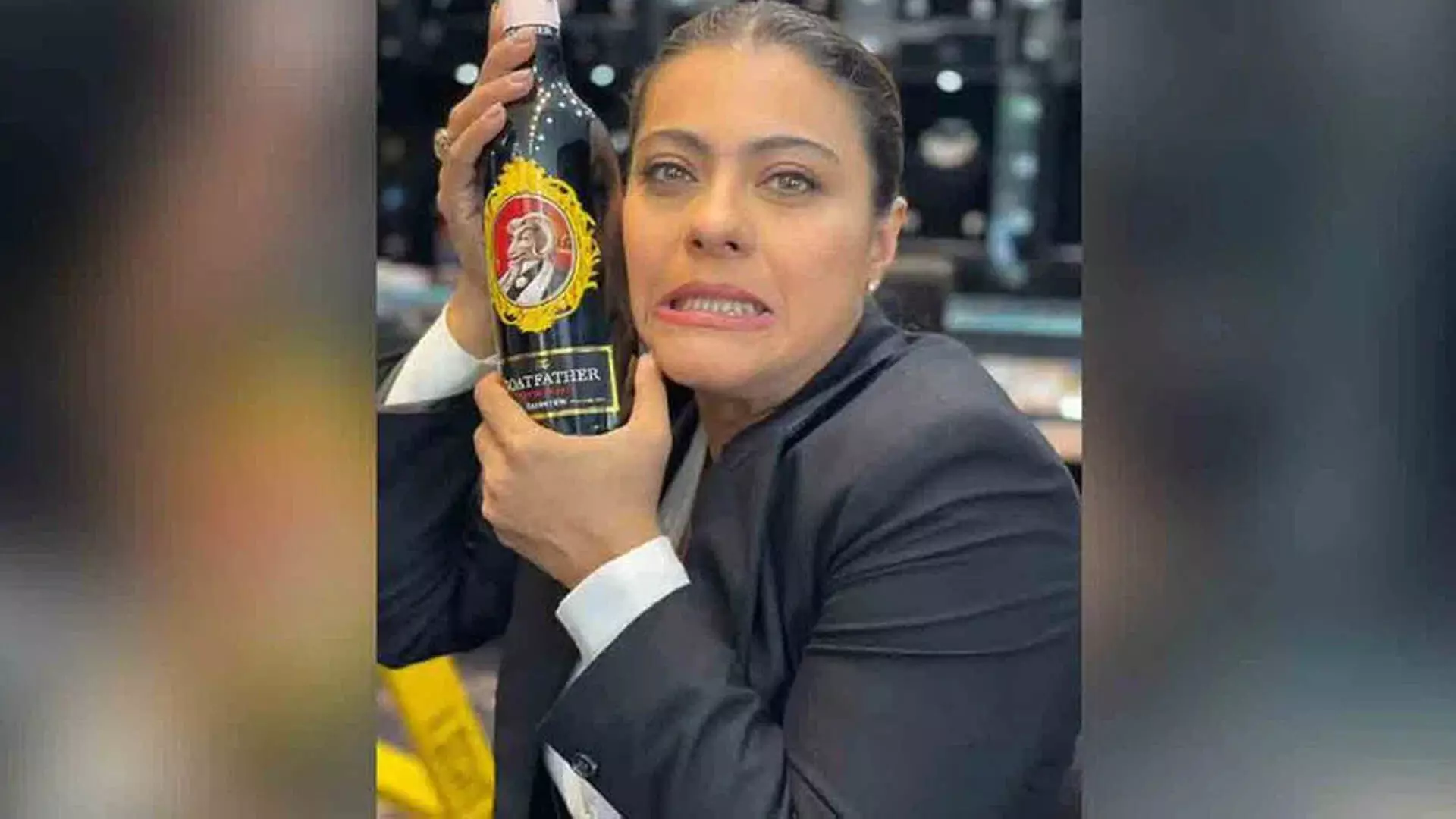काजोल ने शराब की बोतल के साथ खींची तस्वीर