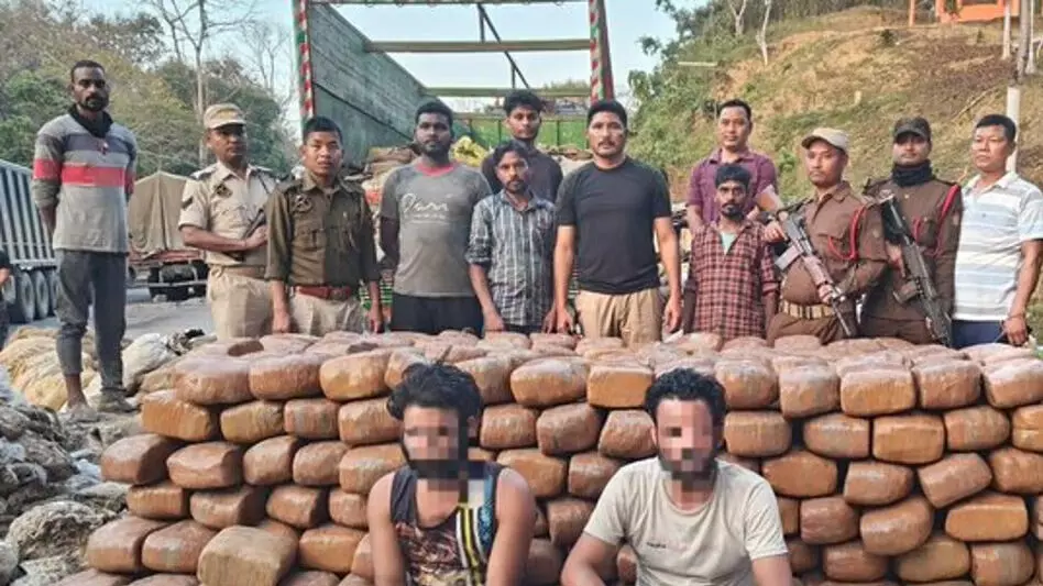 असम-त्रिपुरा सीमा के पास बड़े पैमाने पर गांजा की खेप के कारण गिरफ्तारियां हुईं