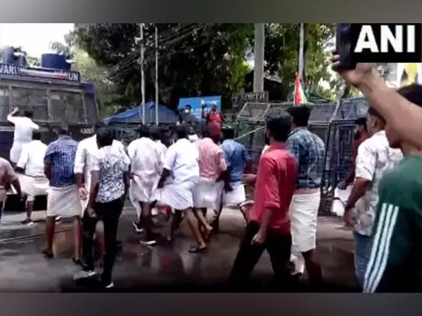 छात्र की मौत पर राजनीतिक समूहों ने तिरुवनंतपुरम में सचिवालय के पास विरोध प्रदर्शन किया