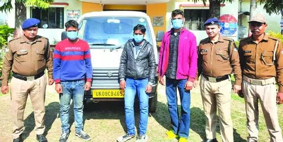 पुलिस ने तीन शातिर वाहन चोरों को किया गिरफ्तार