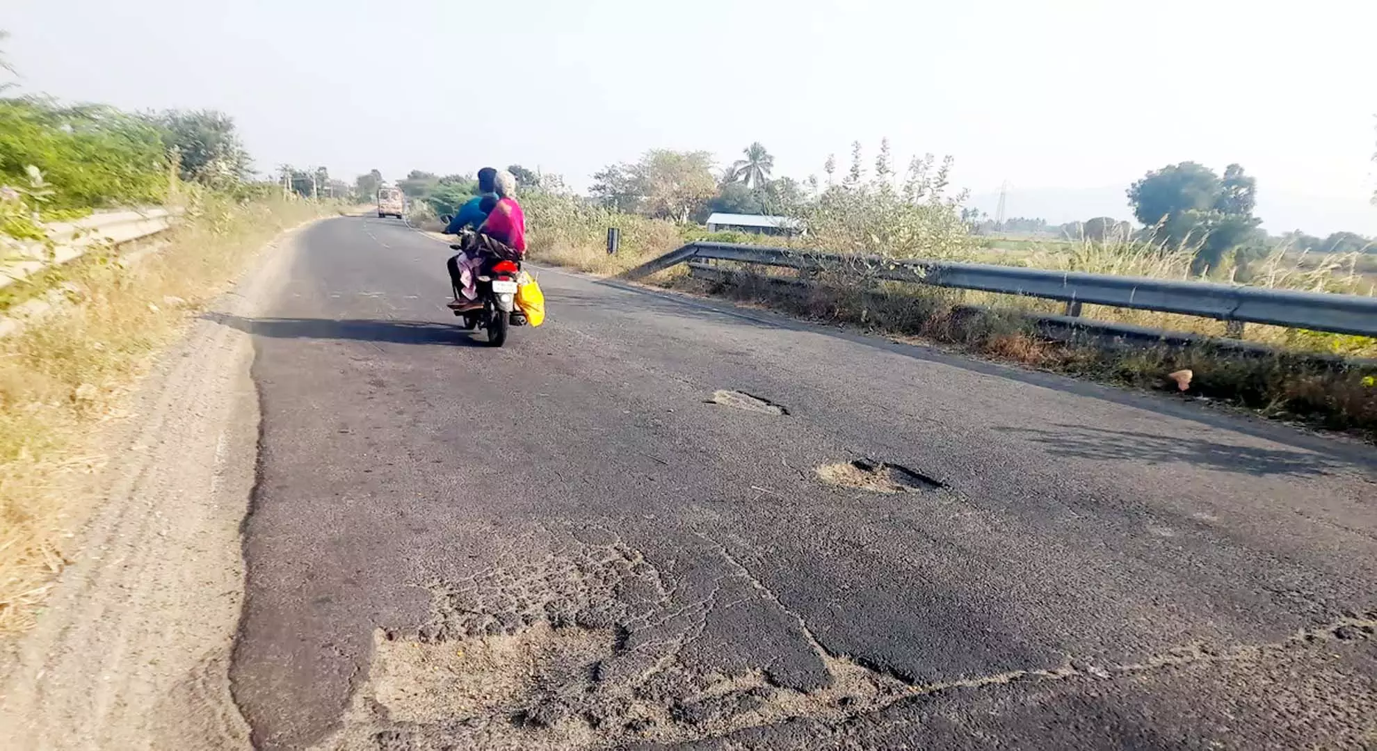 राष्ट्रीय राजमार्ग उपयोगकर्ता पेरम्बलुर में 20 किलोमीटर की दूरी पर उबड़-खाबड़ सवारी से परेशान हैं