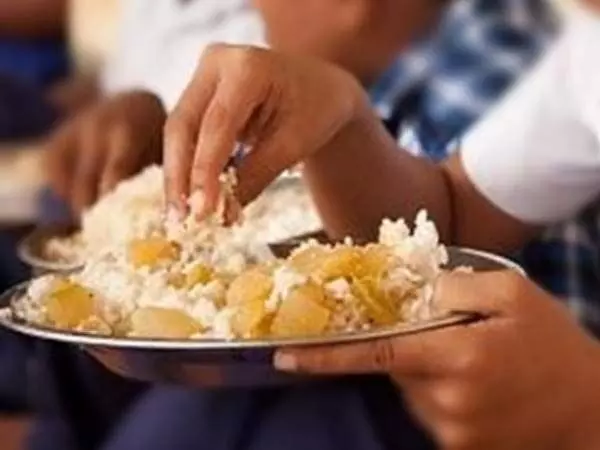 मलकानगिरी में बच्चे की दावत में खाना खाने से मौत, चार की हालत गंभीर