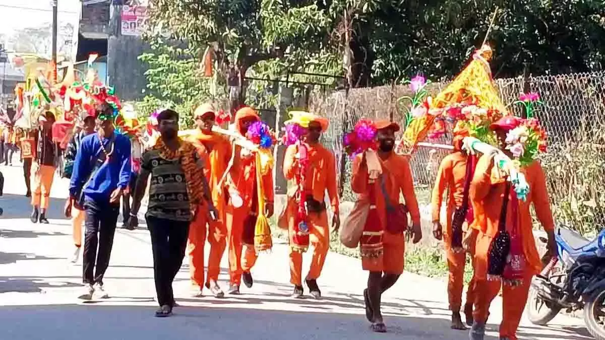 शिवरात्रि को लेकर शिव भक्तों में खासा उत्साह ,हरिद्वार से कांवड़ लेकर रुद्रपुर पहुंच रहे कांवड़िये