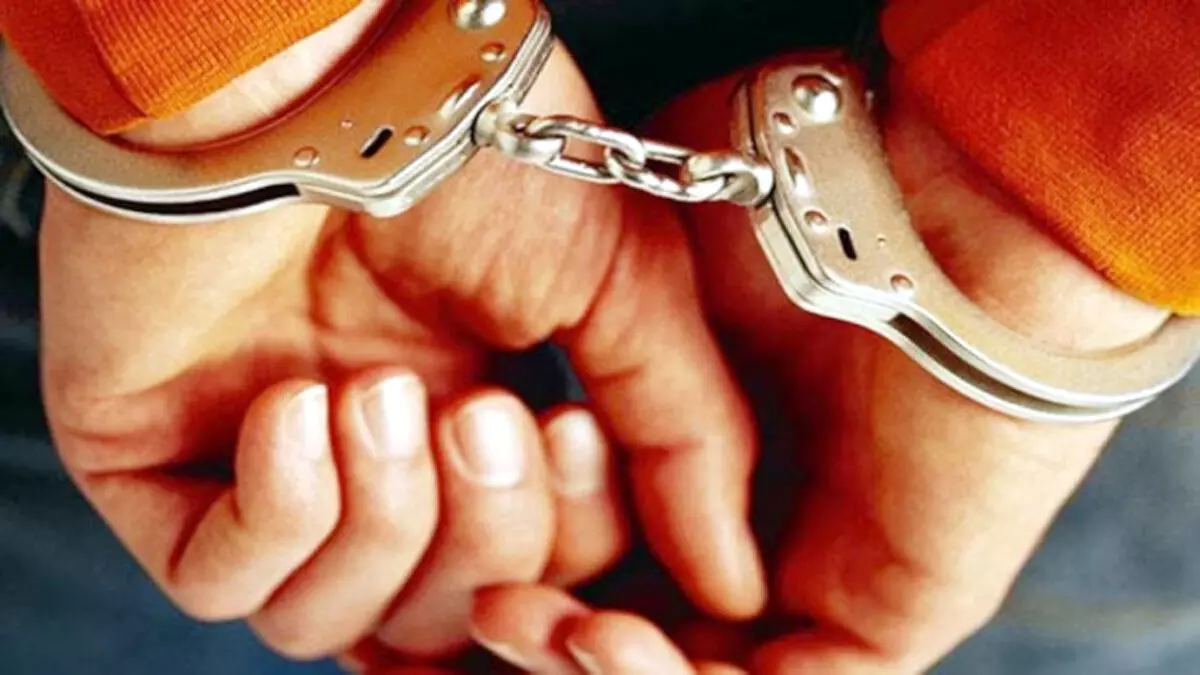 दंपती से मोबाइल और 7 हजार रुपये की लूट, अपराधी गिरफ्तार