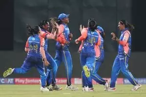 महिला प्रीमियर लीग : मुंबई इंडियंस ने यूपी वारियर्स पर 42 रन की शानदार जीत के साथ फॉर्म में वापसी की