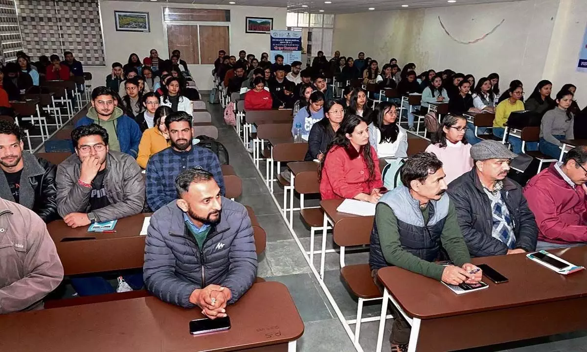 नौणी विश्वविद्यालय में छात्रों को सरकार की वित्त पोषण योजनाओं से अवगत कराया गया