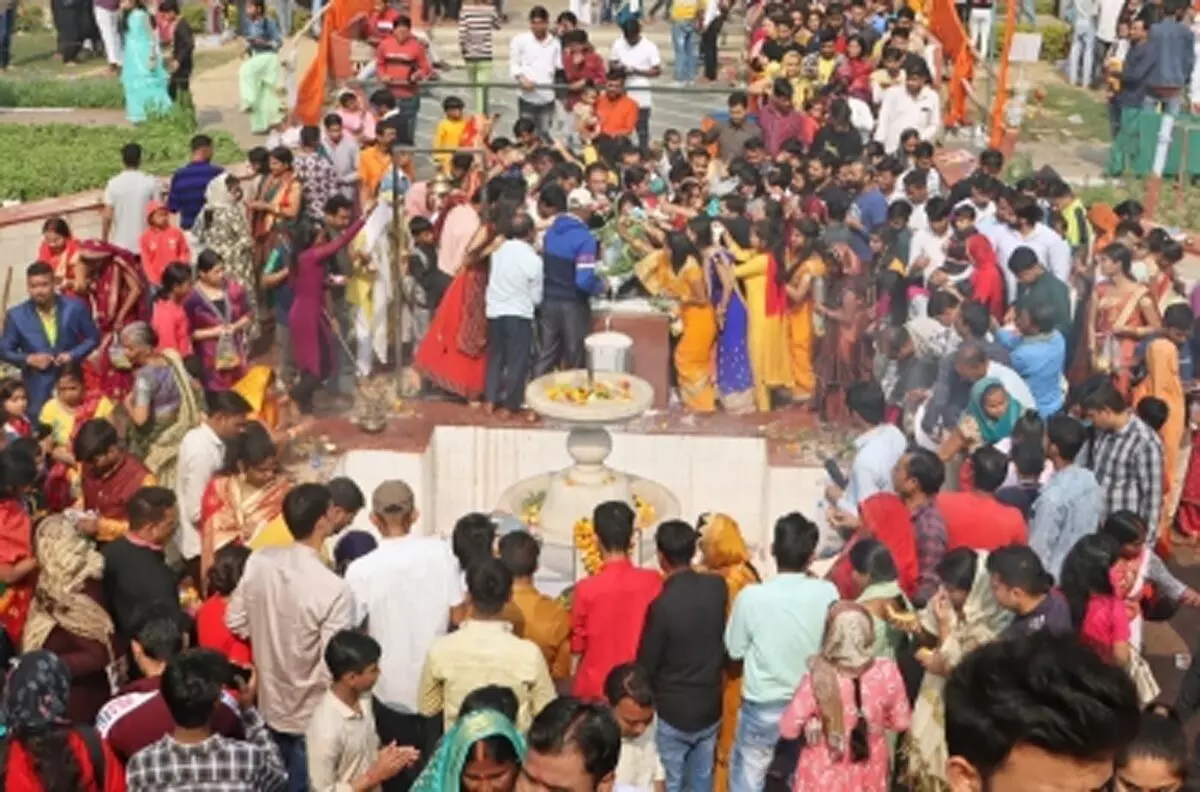 Mahashivratri: यूपी में कड़ी सुरक्षा के बीच महाशिवरात्रि समारोह
