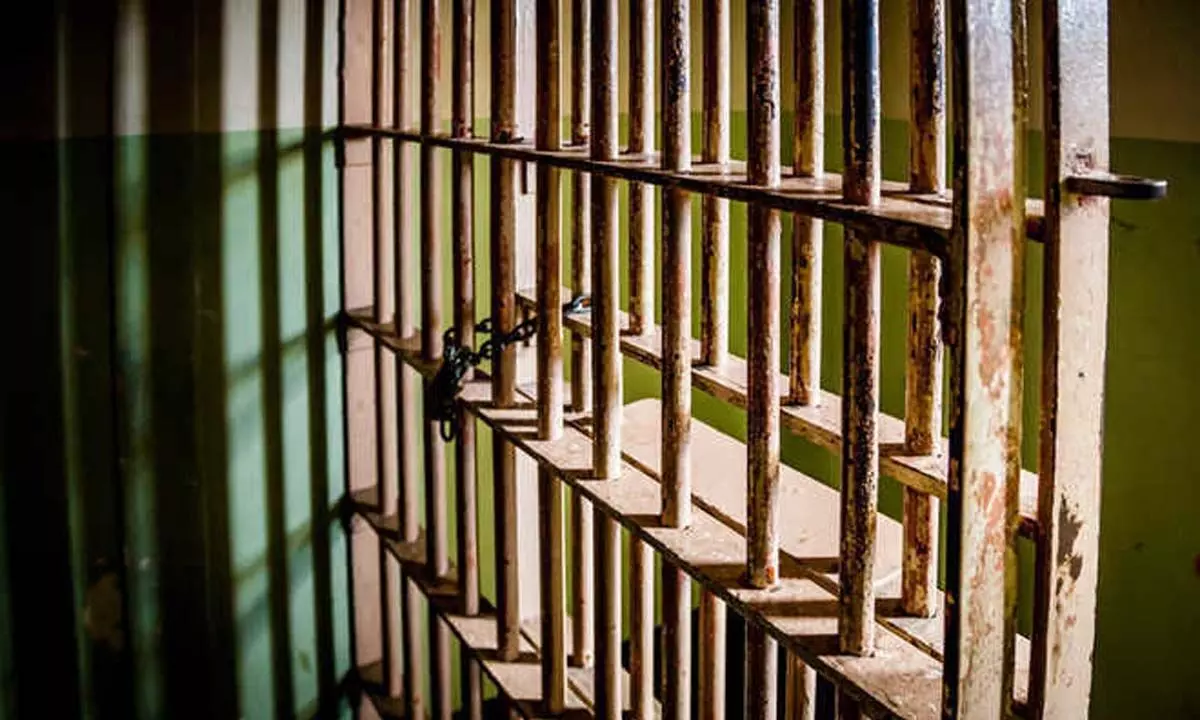 नाबालिग का यौन शोषण करने पर व्यक्ति को 20 साल की जेल