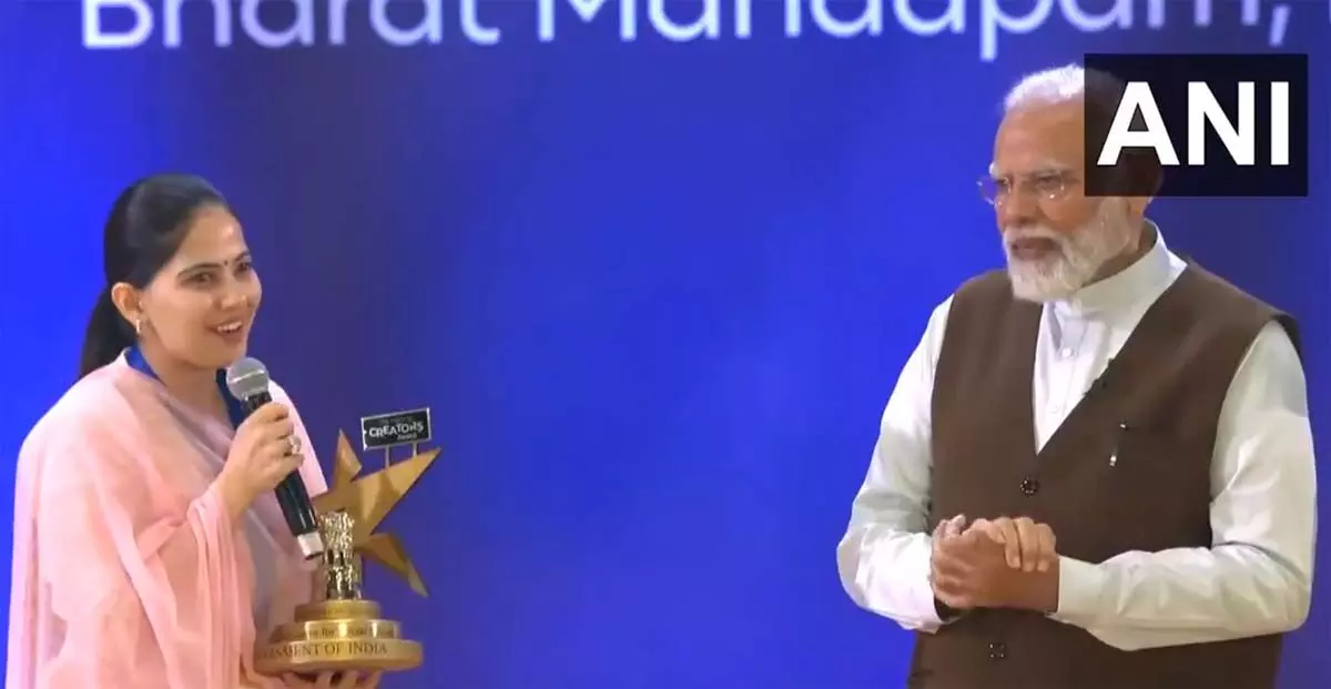 प्रधानमंत्री नरेंद्र मोदी ने भारत मंडपम में पहले राष्ट्रीय रचनाकार पुरस्कार प्रदान किया