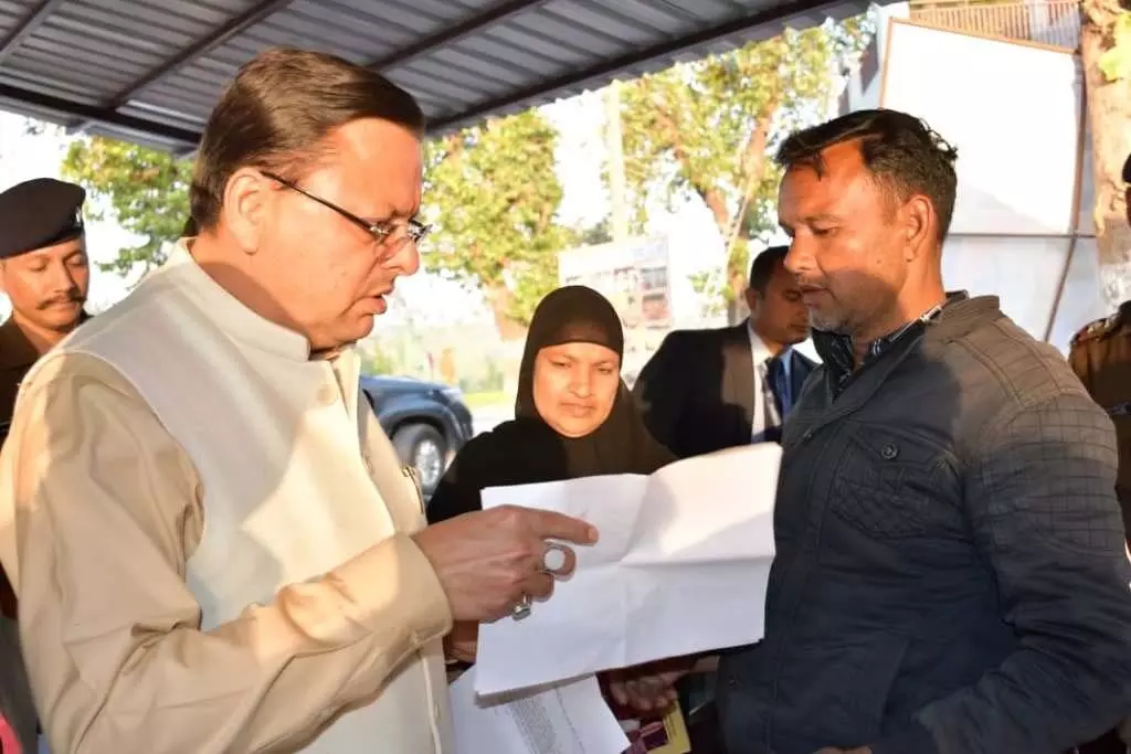CM धामी ने हेलीपैड व कैंप कार्यालय में जनता से मिले और उनकी समस्याएं सुनी