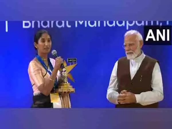 पीएम मोदी ने भारत मंडपम में श्रद्धा, आरजे रौनक को प्रदान किया मोस्ट क्रिएटिव क्रिएटर का पुरस्कार