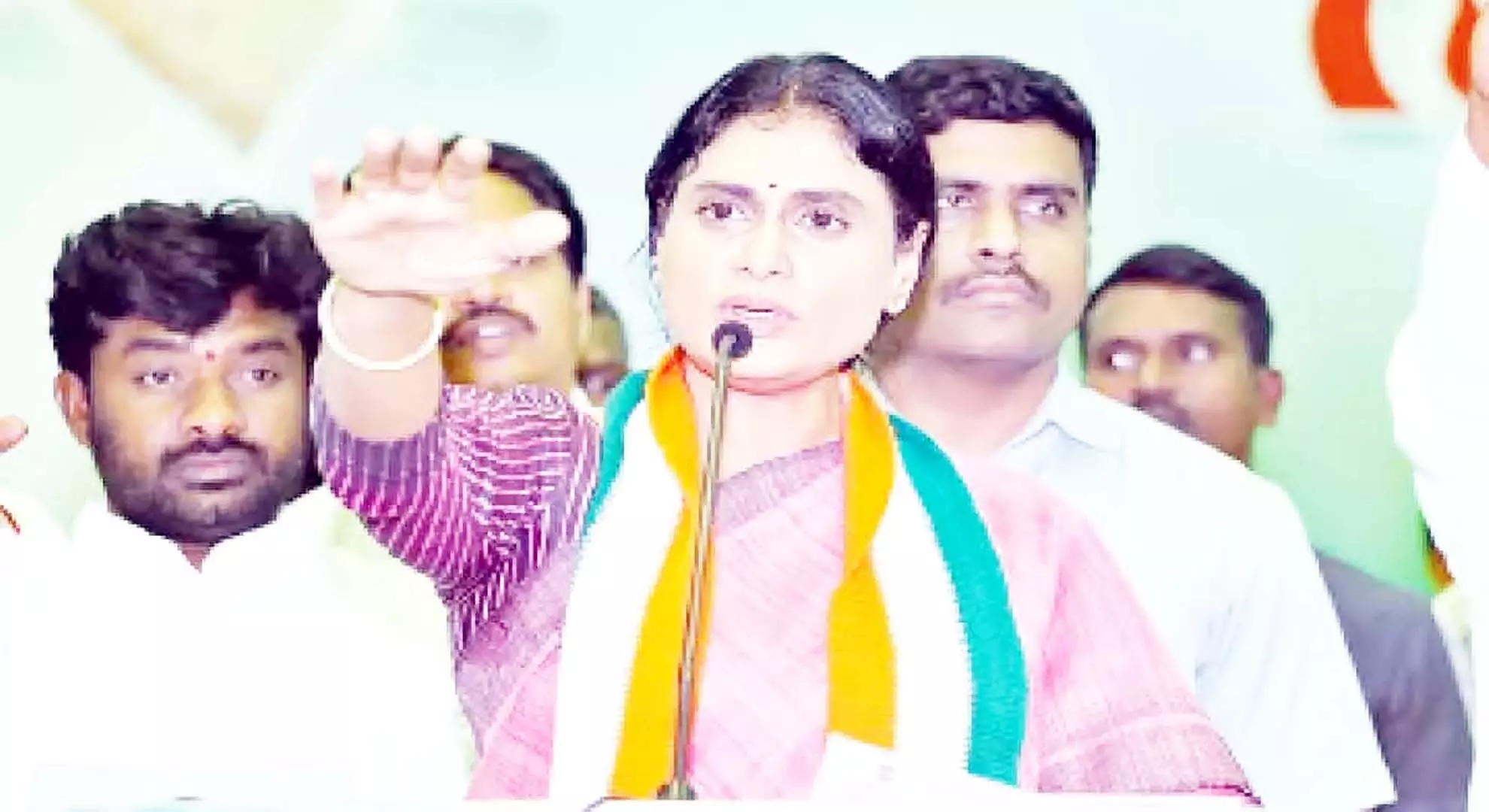 शर्मिला का कहना है कि एससीएस आंध्र प्रदेश के लोगों का अधिकार है