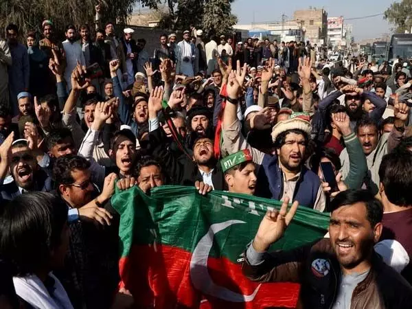 इमरान खान की पार्टी ने आरक्षित सीटों पर सदस्यों के शपथ ग्रहण को बताया असंवैधानिक