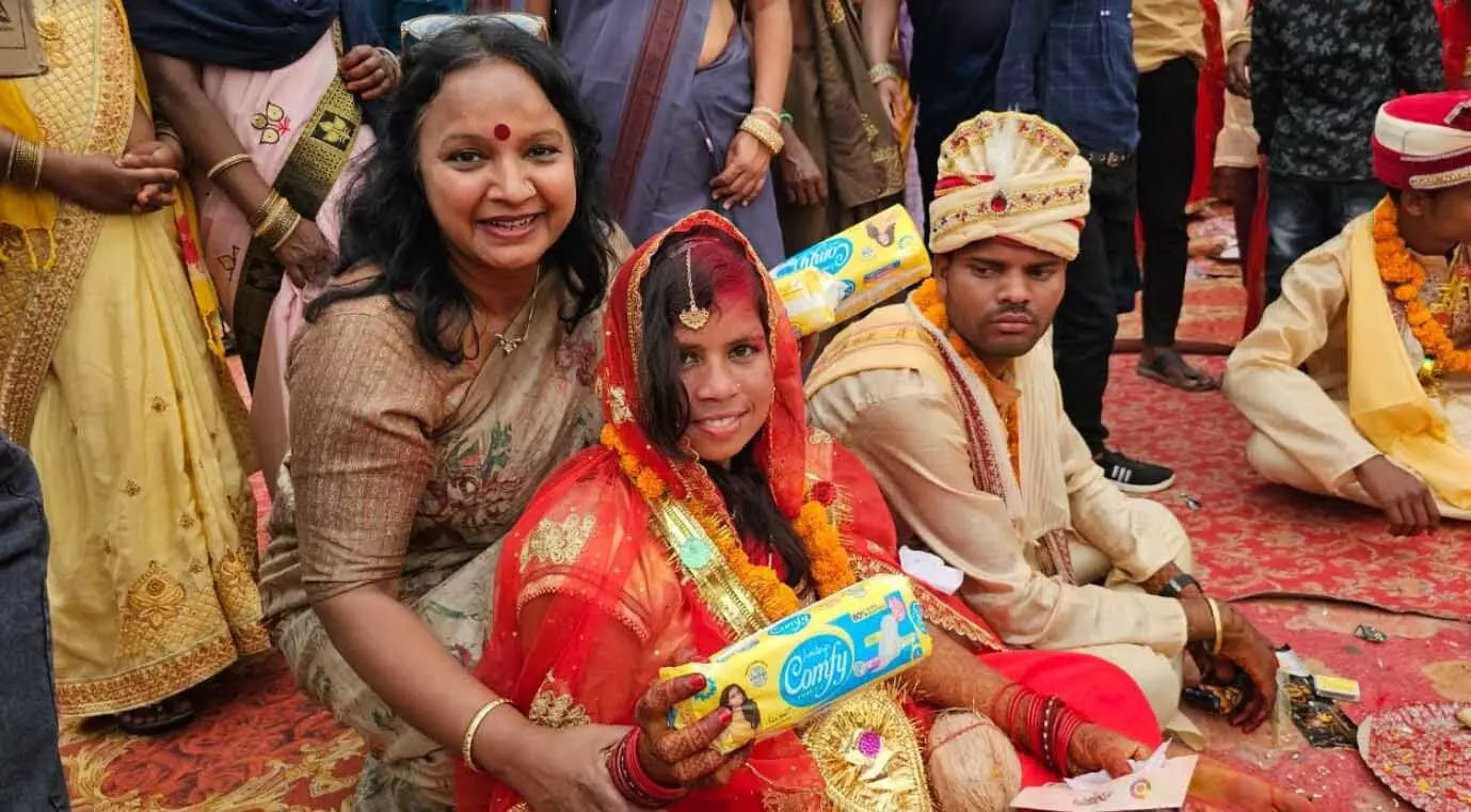 दिल्ली की पिंकिश फाउंडेशन ने सारंगढ़ के मुख्यमंत्री कन्या सामूहिक विवाह में बांटे सेनेटरी पैड