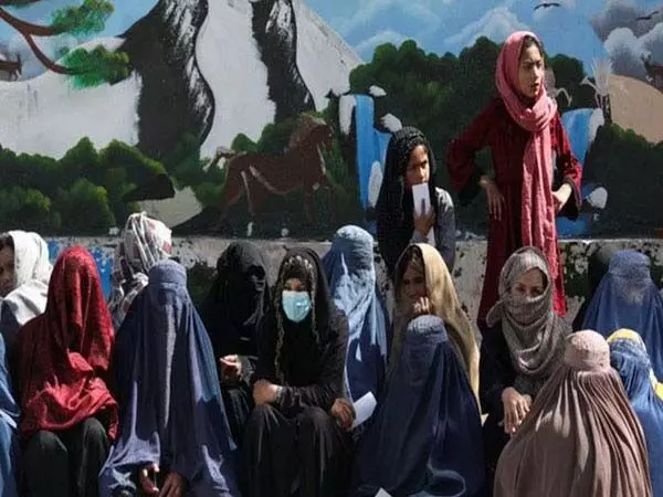 अंतरराष्ट्रीय महिला दिवस पर अफगानिस्तान में महिलाओं ने तालिबान से पूर्ण अधिकारों की मांग की