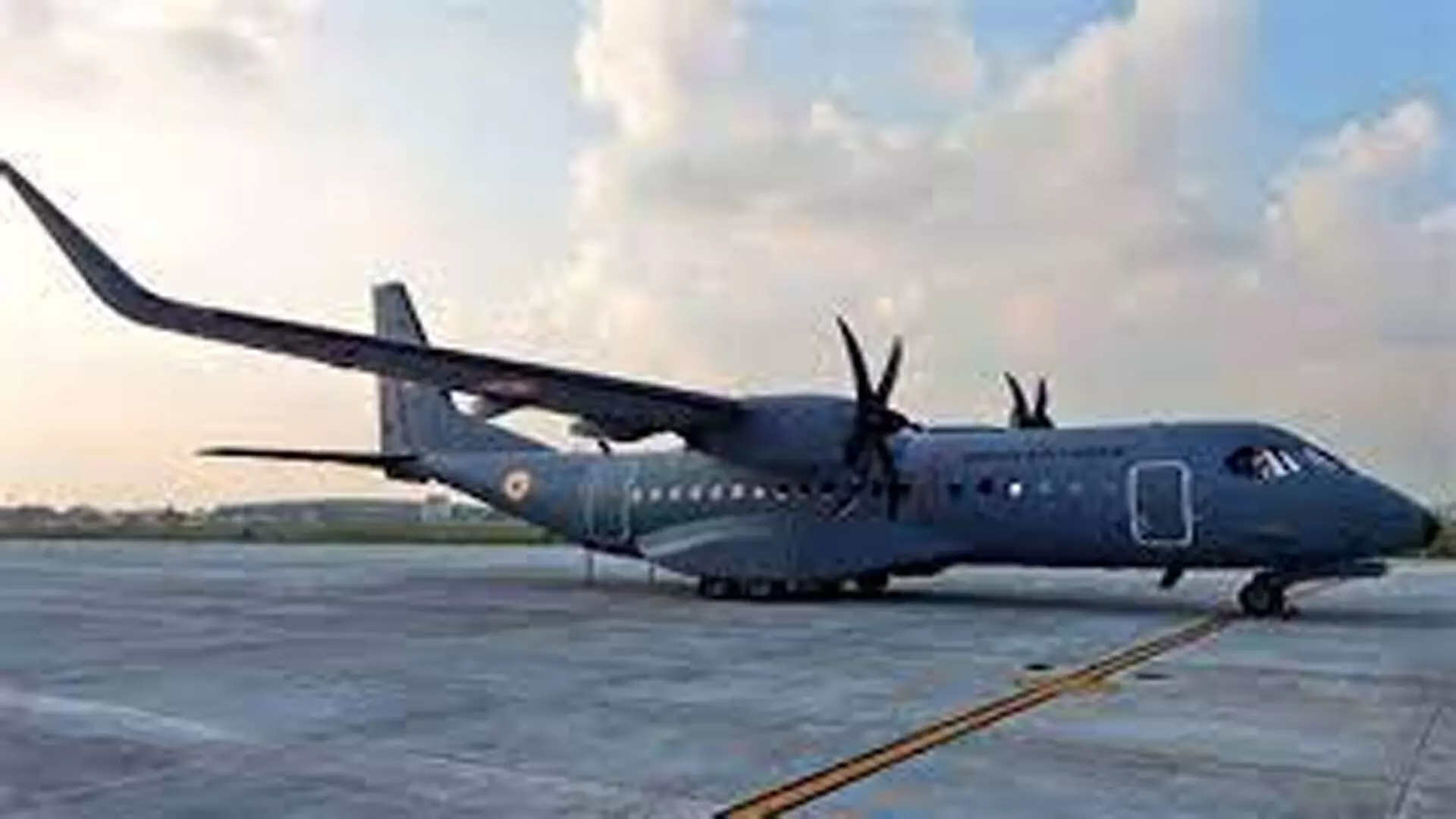वायुसेना ने जम्मू और लद्दाख के बीच फंसे 700 से अधिक यात्रियों को एयरलिफ्ट किया