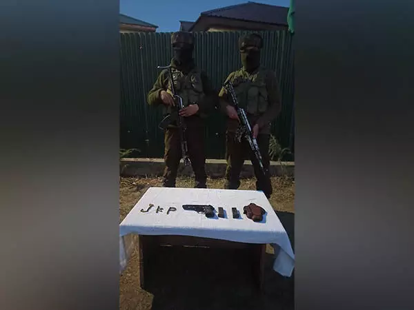 आतंकवादियों के एक ठिकाने का भंडाफोड़, हथियार गोला बारूद बरामद