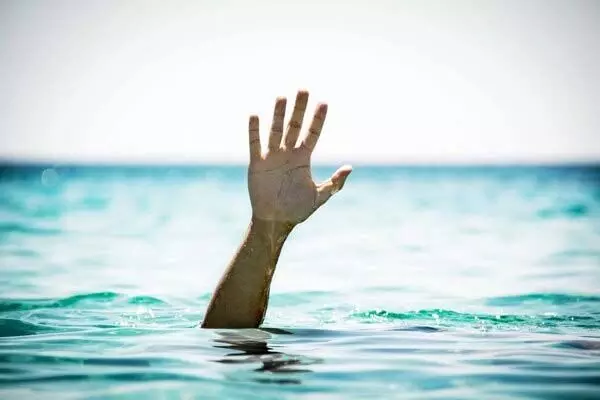 3 मौतें: एक को बचाने के चक्‍कर में दोस्त नदी में डूबे, परिजनों का रो-रोकर बुरा हाल
