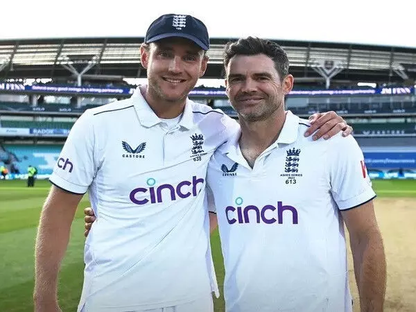 ब्रॉड ने एंडरसन को 700 टेस्ट विकेट लेने पर बधाई दी
