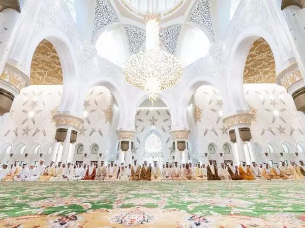 शेख जायद ग्रैंड मस्जिद ने रमजान के पवित्र महीने के स्वागत के लिए तैयारियां पूरी कर ली