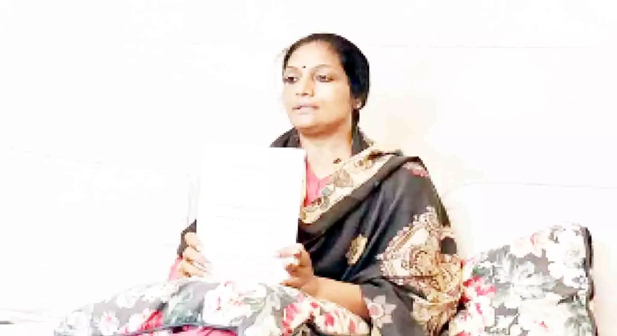 तिरुपति: सुधा रेड्डी ने पुलिस के खिलाफ कार्रवाई की मांग की |