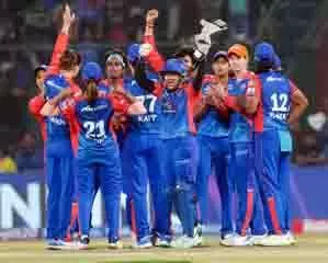 डब्ल्यूपीएल : दिल्ली कैपिटल्स ने आरसीबी को 1 रन से हराया, प्लेऑफ में पहुंची