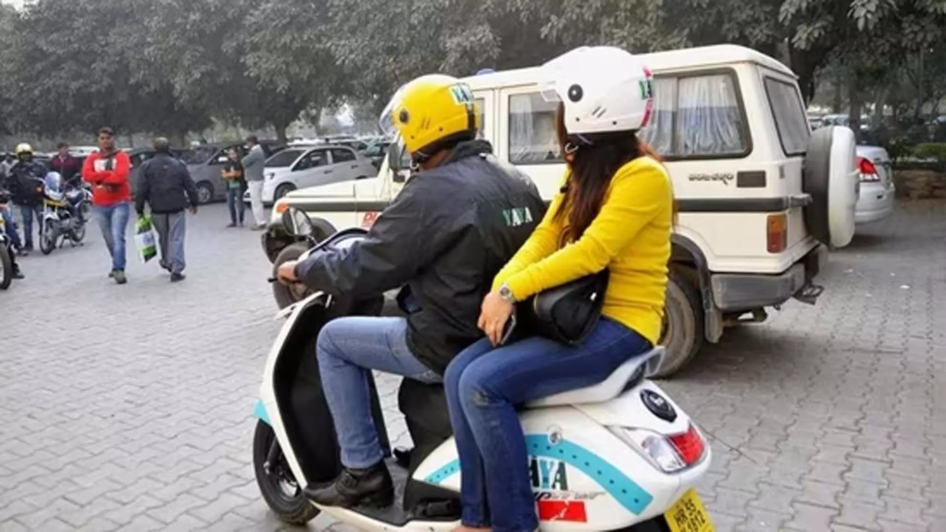 बेंगलुरु ऑटो चालक यात्रियों को बाइक टैक्सी लेने से जबरदस्ती रोकते
