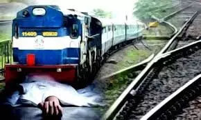 यमुनापार में ट्रैक पार कर रहे दो भाइयों की ट्रेन से कटकर मौत