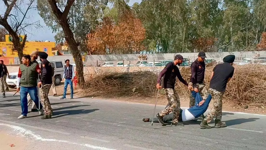 अबोहर: पुलिस ने नौ बेरोजगार अध्यापकों को एहतियातन हिरासत में लिया