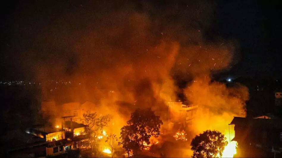 मेइतेई गांव क्वाथा खुनौ को कथित उपद्रवियों ने आग के हवाले कर दिया