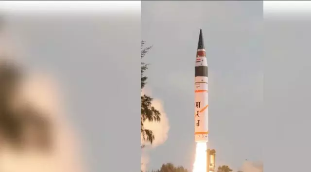 PM मोदी ने कई हथियारों के साथ अग्नि-5 ICBM के पहले उड़ान परीक्षण के लिए DRDO  वैज्ञानिकों की सराहना की