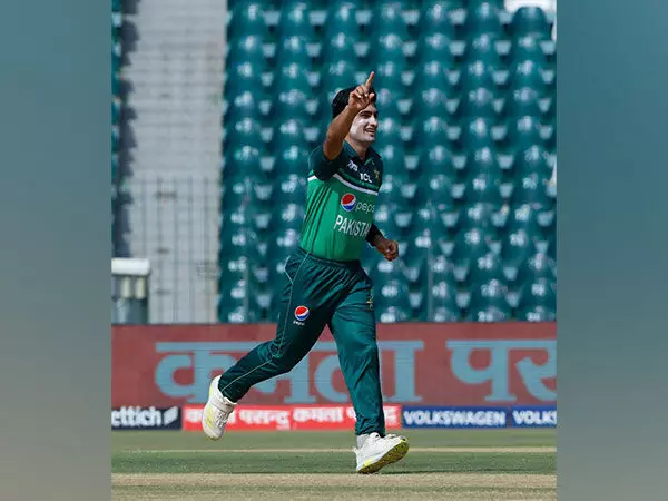 PCB ने PSL मैच में स्टंप्स को लात मारने के लिए इस्लामाबाद यूनाइटेड के तेज गेंदबाज नसीम शाह पर लगाया जुर्माना