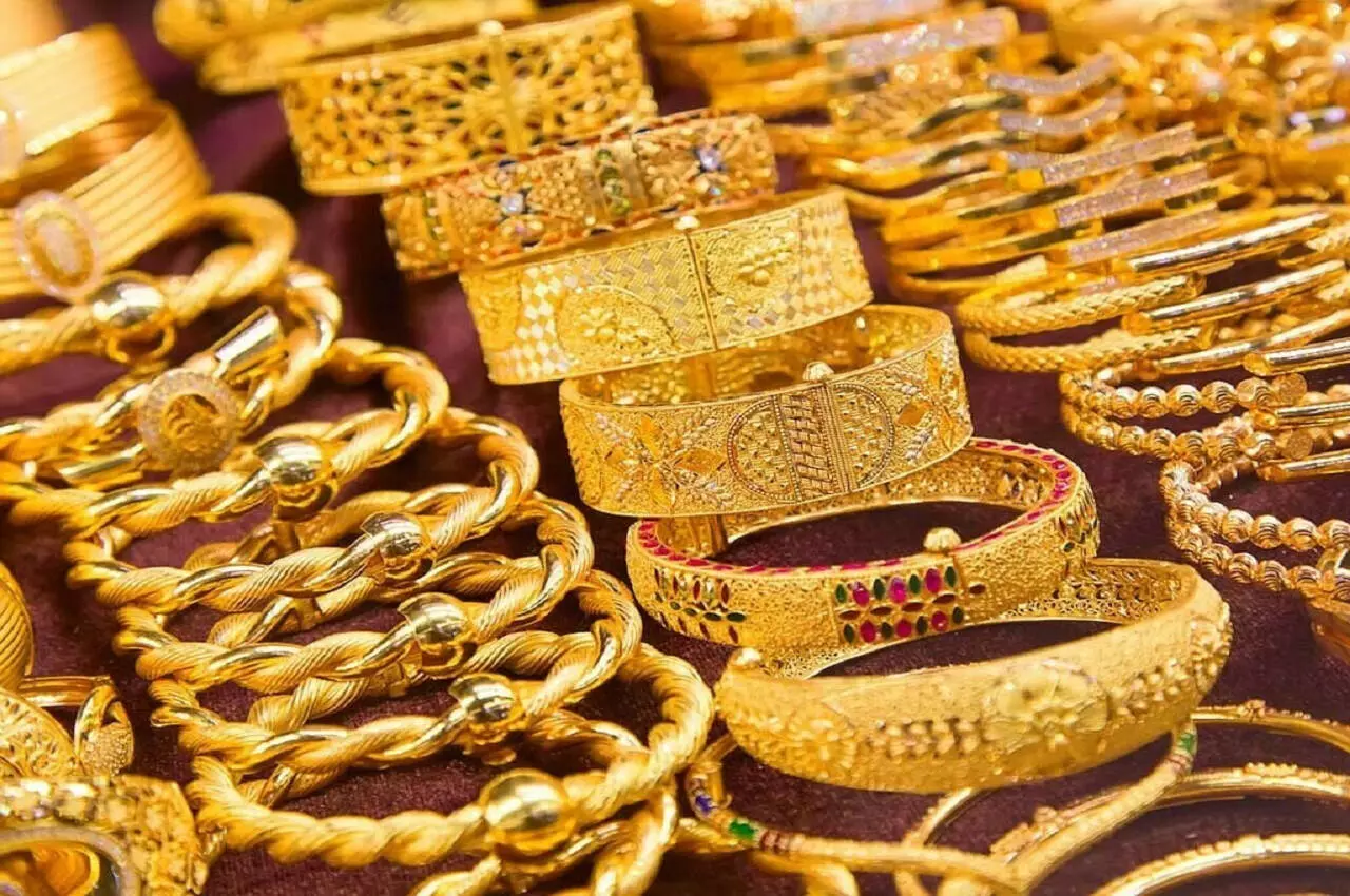 भारत में आज 24-22 कैरेट सोने की कीमतों में 690 रुपये की बढ़ोतरी हुई